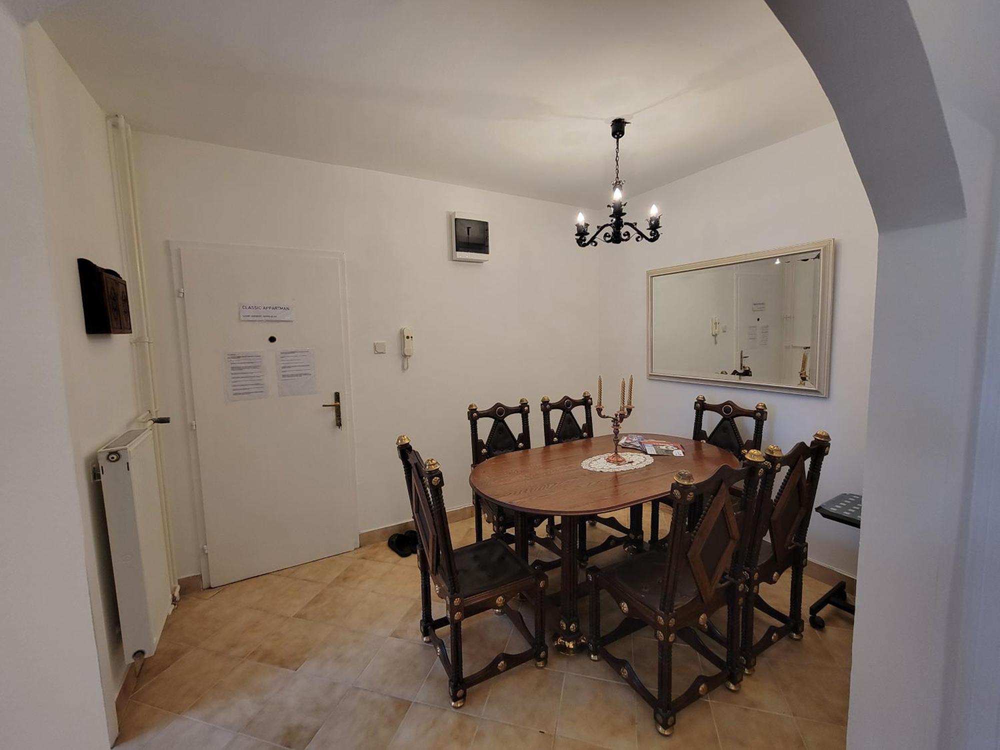 Belvarosi Classic Apartman 85 Square Meters ソンバトヘイ エクステリア 写真