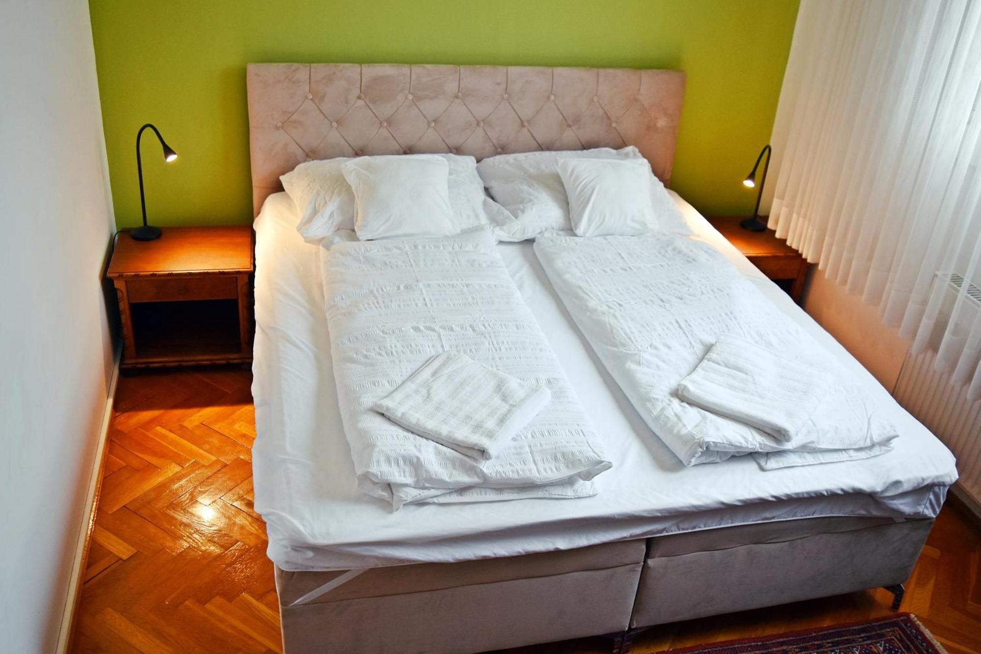 Belvarosi Classic Apartman 85 Square Meters ソンバトヘイ エクステリア 写真