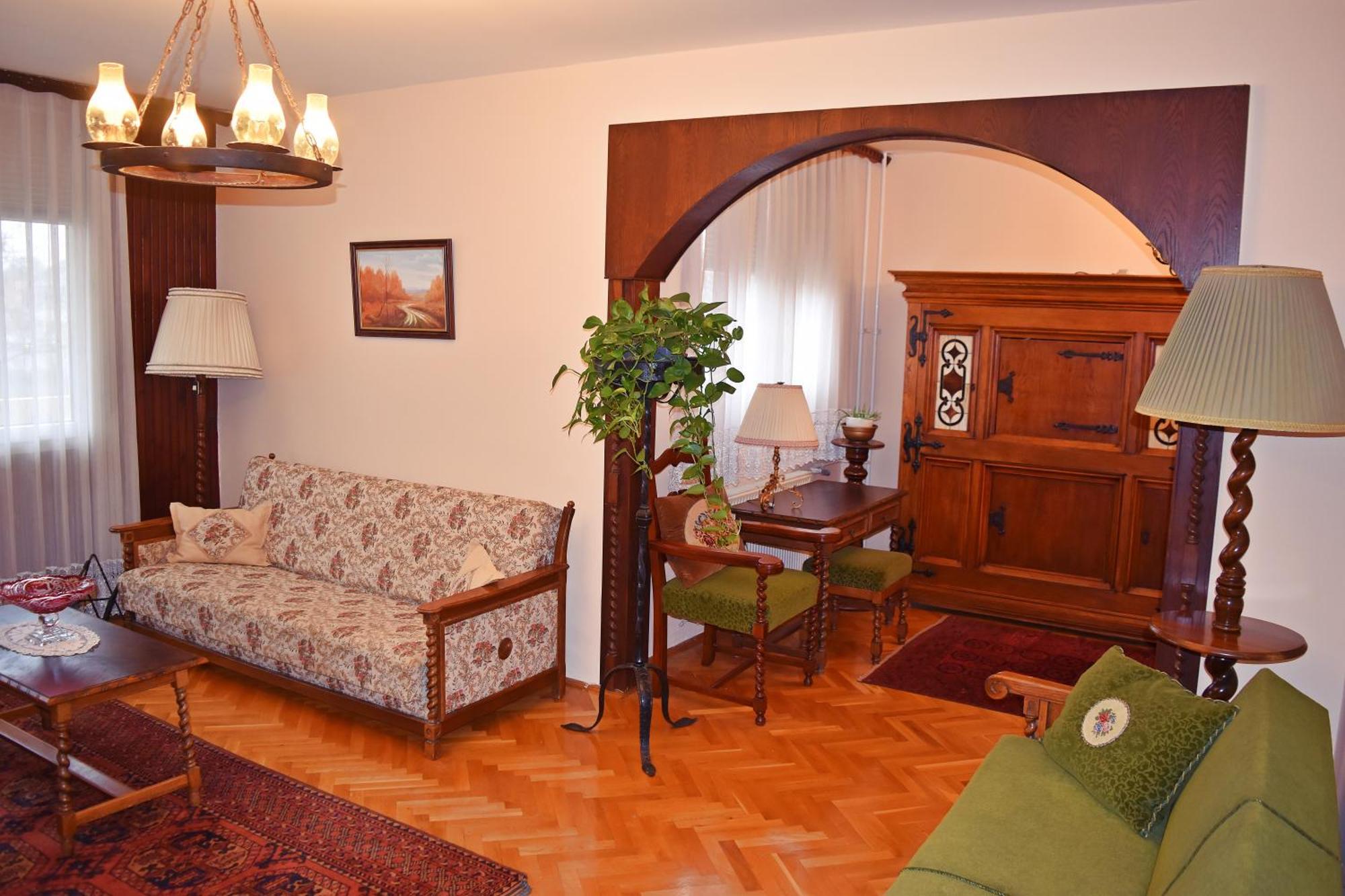 Belvarosi Classic Apartman 85 Square Meters ソンバトヘイ エクステリア 写真
