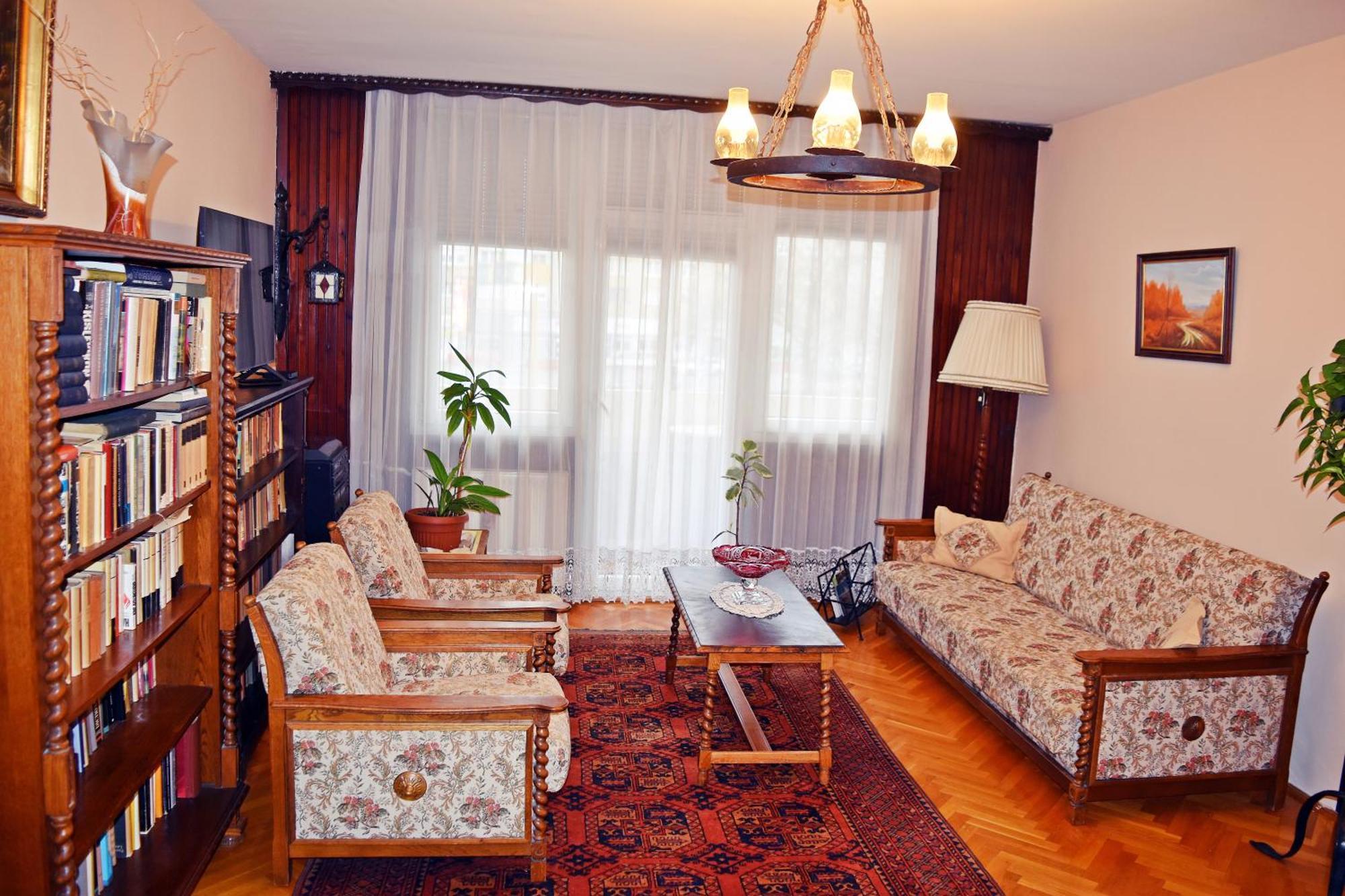 Belvarosi Classic Apartman 85 Square Meters ソンバトヘイ エクステリア 写真