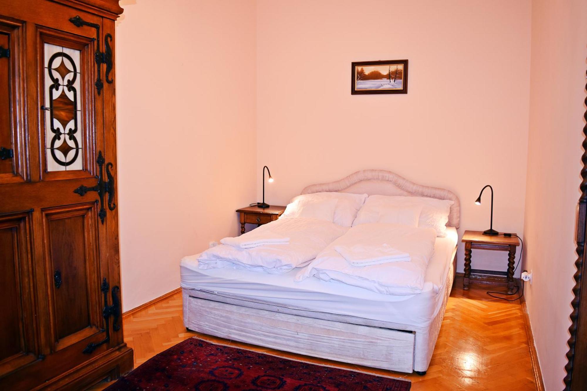 Belvarosi Classic Apartman 85 Square Meters ソンバトヘイ エクステリア 写真